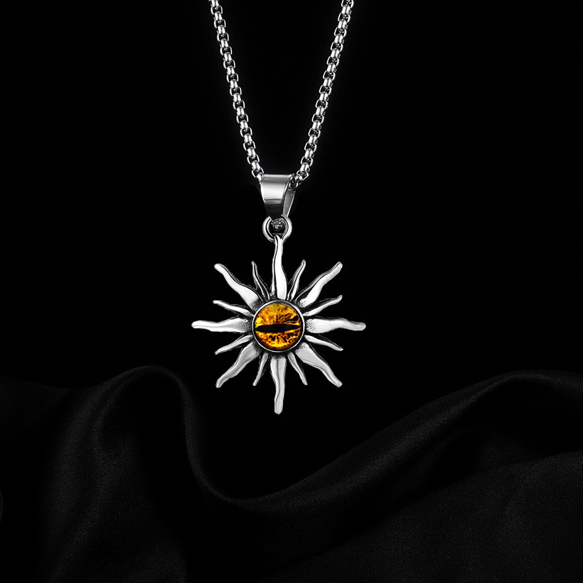 Collana con ciondolo a forma di dio del sole e occhio magico, in acciaio al titanio di alta qualità, per uomo, in vendita all'estero_voghion.com