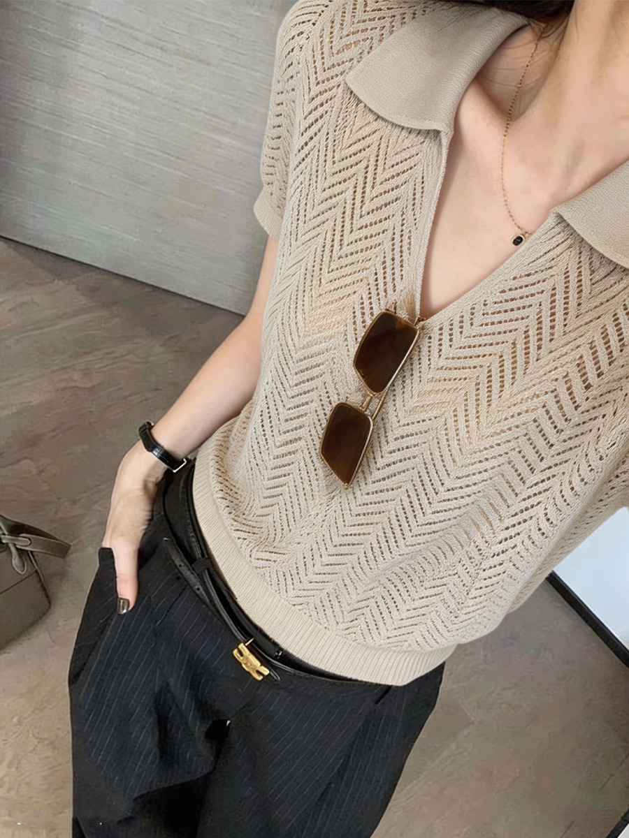 Áo thun nữ cổ tròn dệt kim ngắn tay phong cách Old Money — màu mơ, màu kaki, màu cà phê