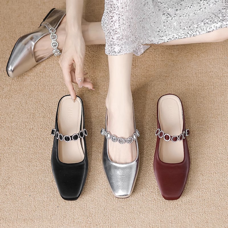 Semi pantuflas Baotou para mujer en verano 2025 nuevos zapatos de plata de alta gama en el interior para aumentar las sandalias perezosas