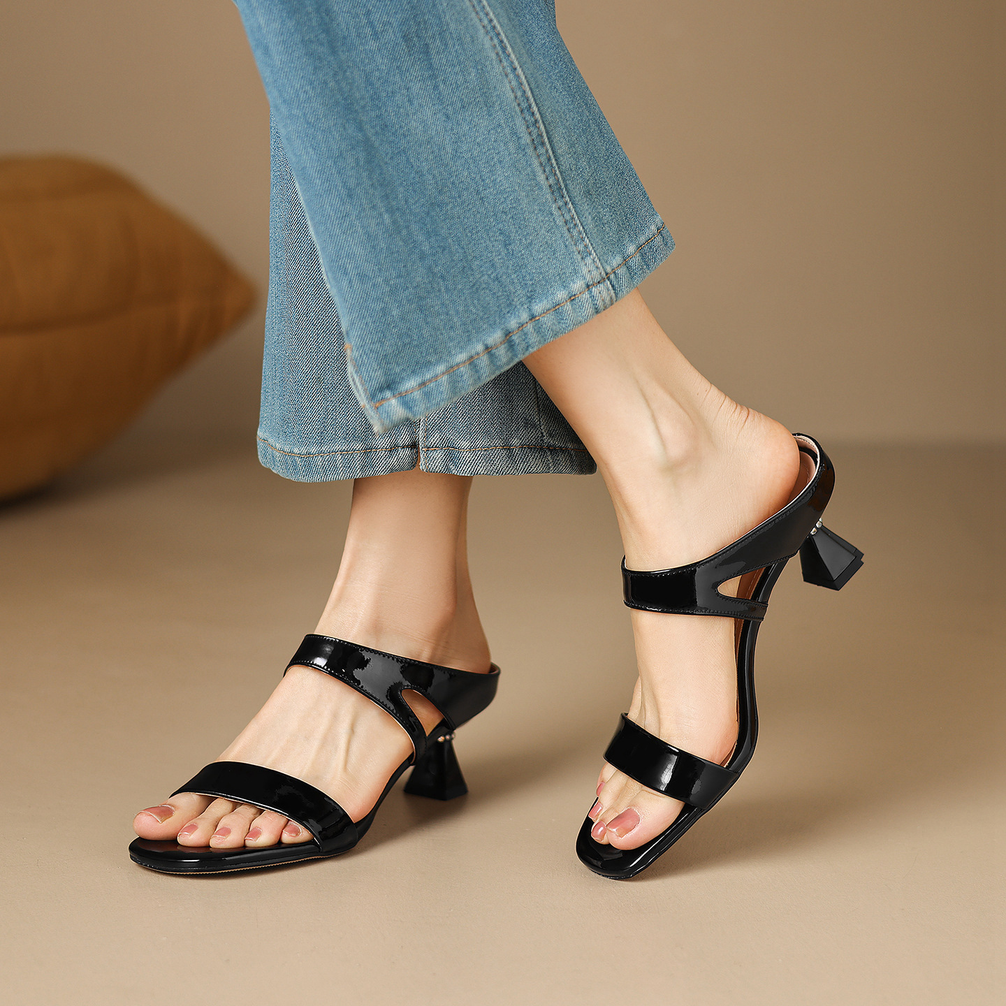 Sandal nữ hở mũi gót 5 cm da bò quai ngang đơn giản — đen