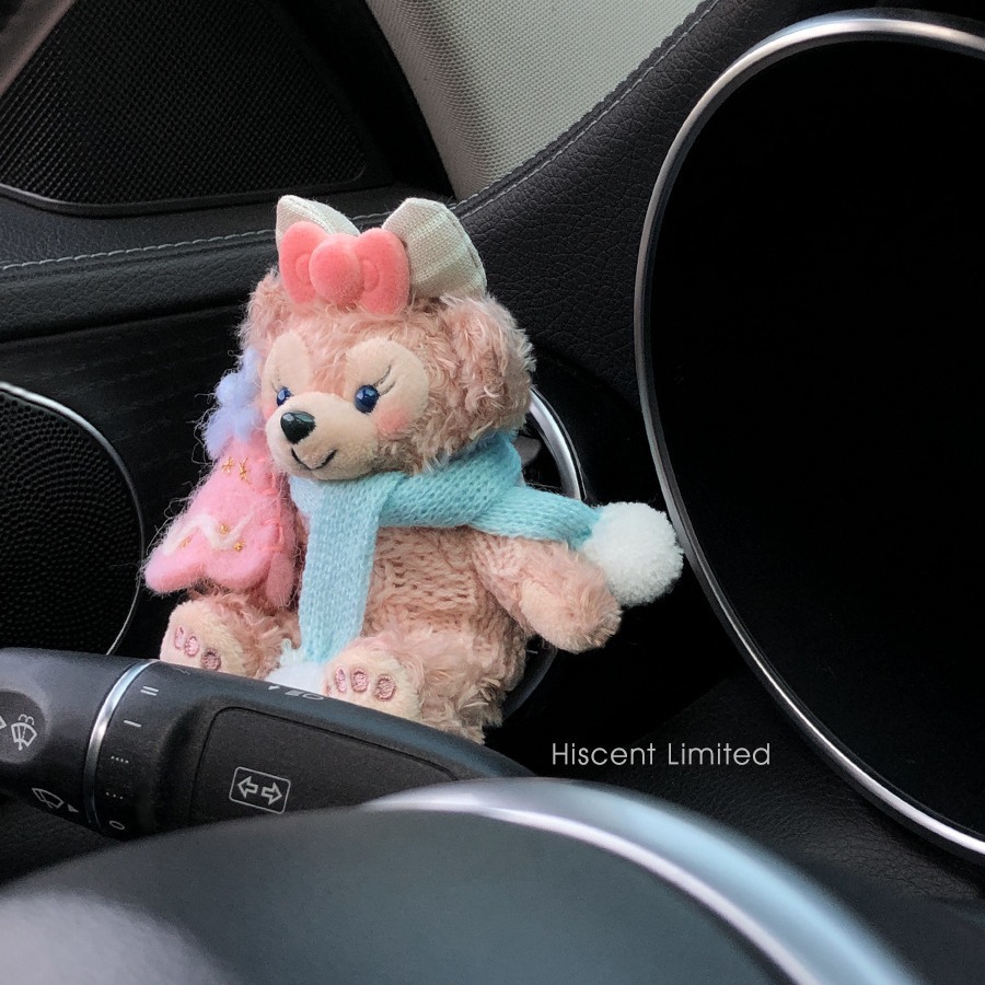 2025 nuevo coche muñeca oso de felpa Tamiflu coche aromaterapia de salida de aire decoración interior accesorios de coche decoración mujer