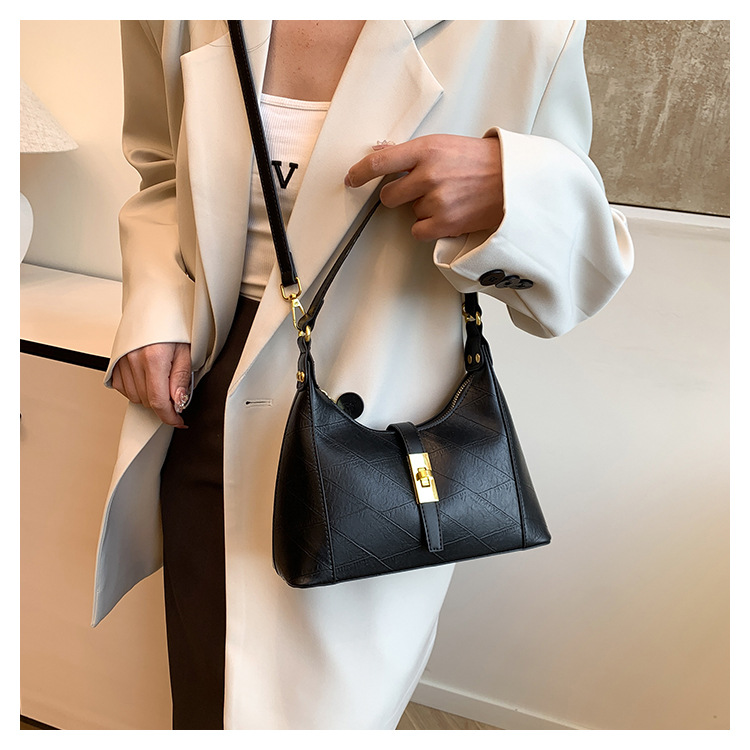 540g Weight Polyester Lining Material Sewing Thread Fashion Element Zipper Closure Type Single Shoulder Strap Strap Type Shoulder Bag Bags Type Daily Occasion Pu Leather Material Solid Color Pattern All Seasons Season Women's Gender Streetwear Style Oval Shape Medium Size Women's Medium Pu Leather Solid Color Streetwear Sewing Thread Oval Zipper Shoulder Bag 3