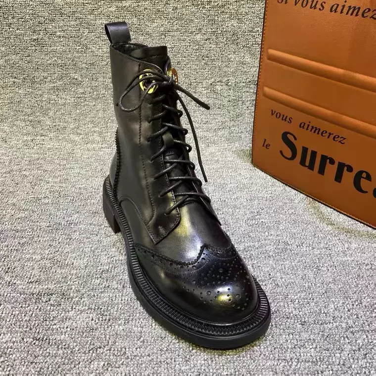 欧洲站冬季马丁靴圆头雕花真皮平底短靴前系带低跟英伦加绒女靴子