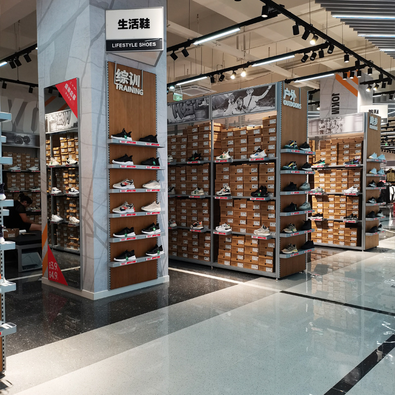 Mujeres y mujeres transfronterizas marca deportiva de ropa de exhibición estante de exhibición multicapa tienda de colgar percha de ropa estante de exhibición de ropa