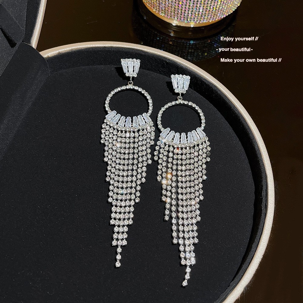 S925 aguja de plata elegante borla pendientes de alta gama simple cara de adelgazamiento pendientes de todo fósforo estilo coreano nuevos pendientes de moda al por mayor