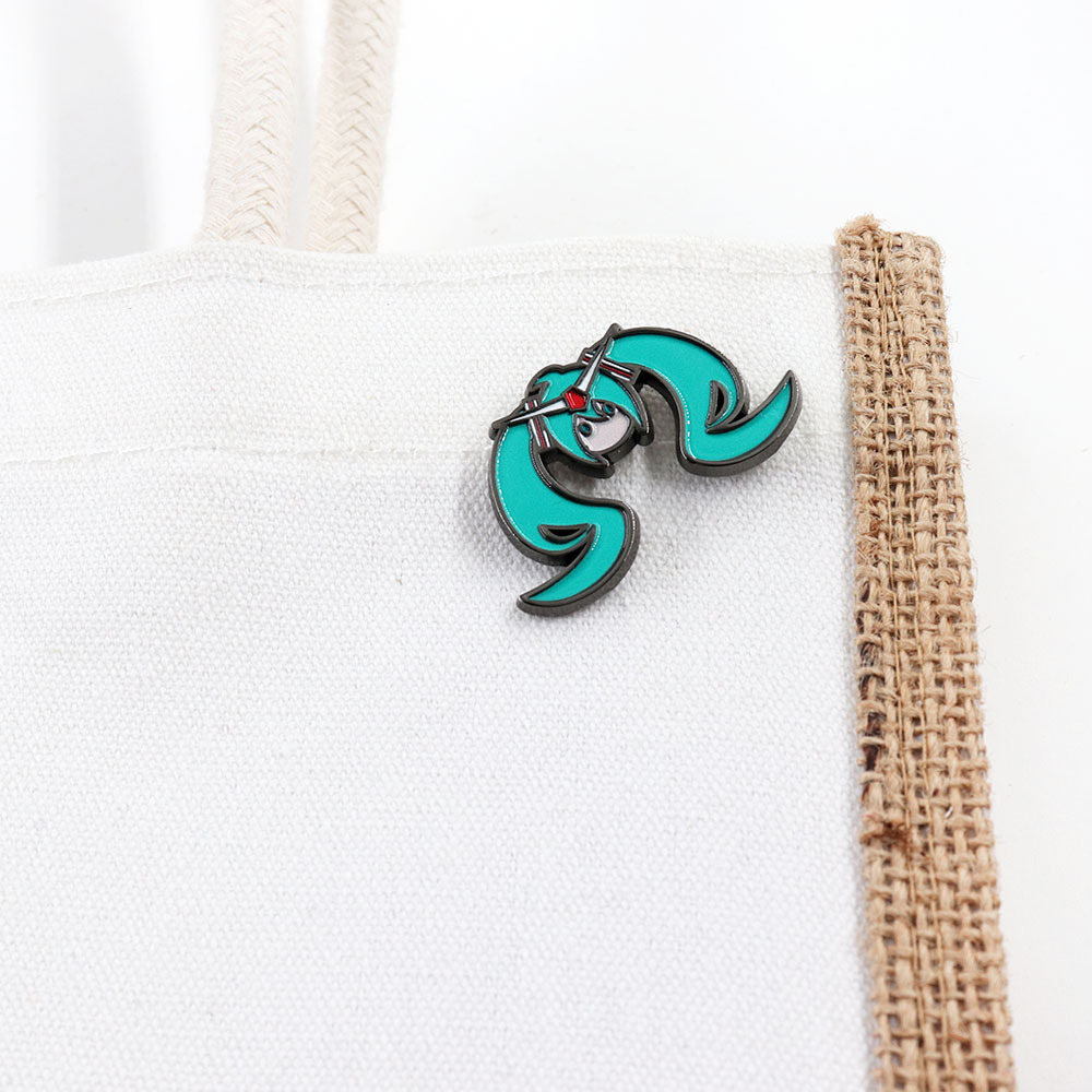 Hatsune Miku Q-version metal brooch, Hatsune Miku fan-made enamel badge, cute cartoon accessory for collars and bags