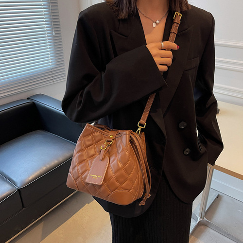 Niche design small bag women's bag  new fashion versatile rhombus crossbody bag texture autumn and winter bucket bag