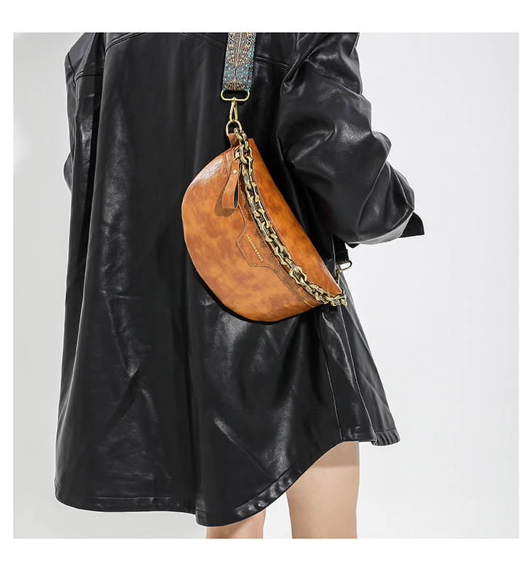 Mala tiracolo elegante para mulher com alça larga e corrente_voghion.com