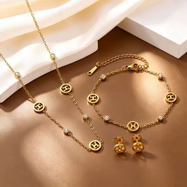 Cross-border bestseller small H letter inlaid with diamonds titanium steel 18K set, fashionable design, stylish and versatile accessory jewelry