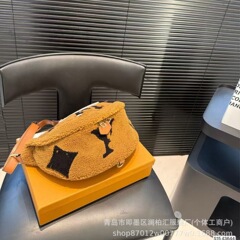 秋冬季新款羊羔毛绒绒日系可爱毛茸茸学生单肩腋下斜挎包腰包胸包