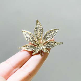 High-End Sunflower Brooch for Women, Fashionable Coat Corsage, Exquisite Brooch for Women to Fix Clothes, Camellia Suit Pin