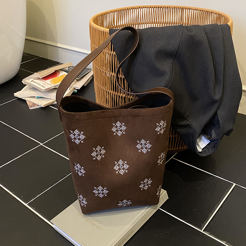 Chinese Style Suede Bucket Bag For Women 2025 Winter New Trendy Retro Underarm Bag Simple Large Capacity - Thumbnail 6