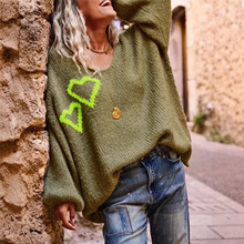 欧美跨境2025秋冬新款爱心图案V领毛衣女休闲宽松长袖套头针织衫