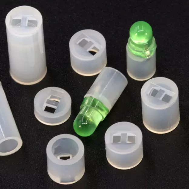 批发4x10.5mm LED双孔隔离柱 圆体间隔柱 LED灯套灯柱 塑料绝缘柱