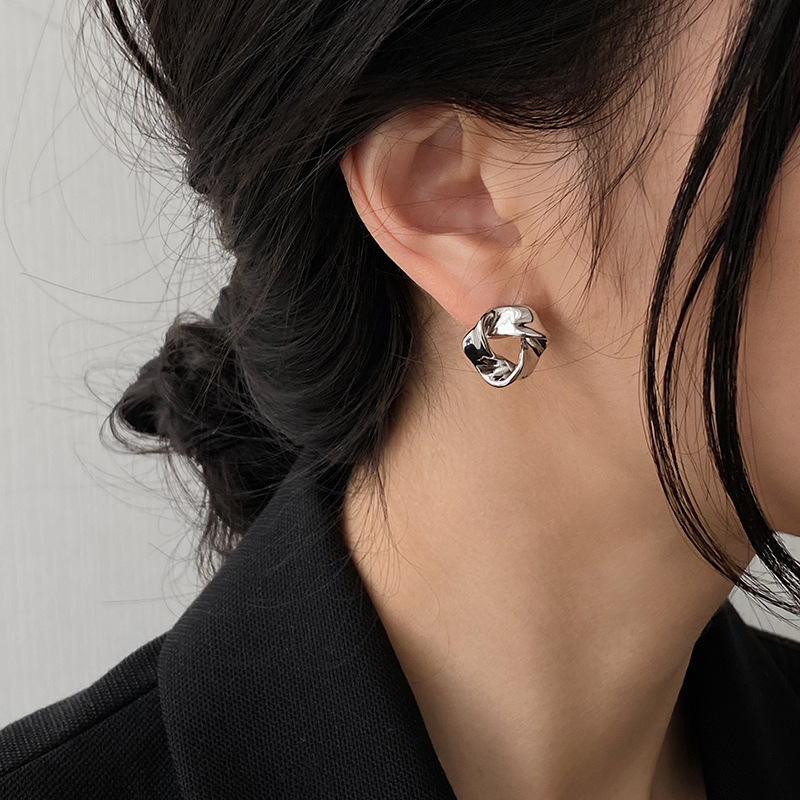 M ö bius kvinders nye trendy og enkel metaltekstur koreansk version internetberømte temperament øreringe_voghion.com