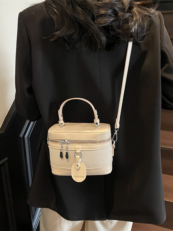 Caja portátil de moda retro transfronteriza Bolsa cuadrada pequeña para mujer 2025 nuevo bolso de mensajero de un solo hombro con textura de alta gama