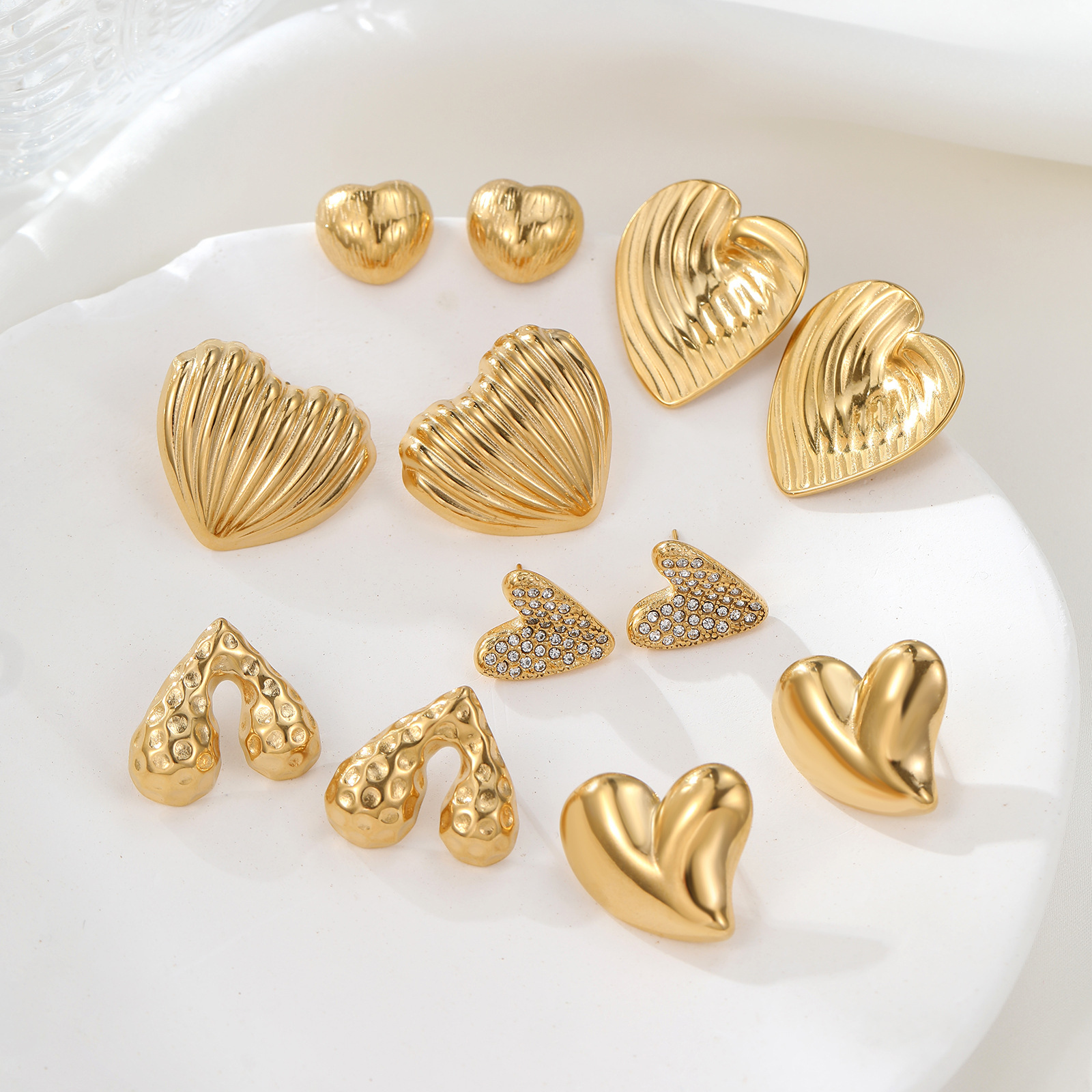 European and American Stainless Steel Peach Heart Earrings Simple Fashion High-End Gold Heart Earrings Light Luxury Cross-Border Earrings Wholesale