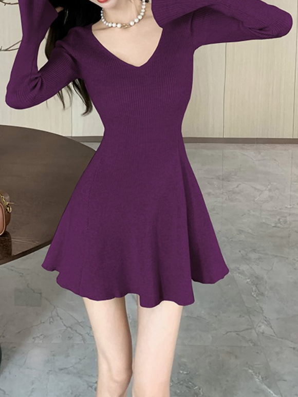 喇叭袖针织连衣裙女浅白色早秋季富家千金大衣内搭包臀毛衣蓬蓬裙|undefined