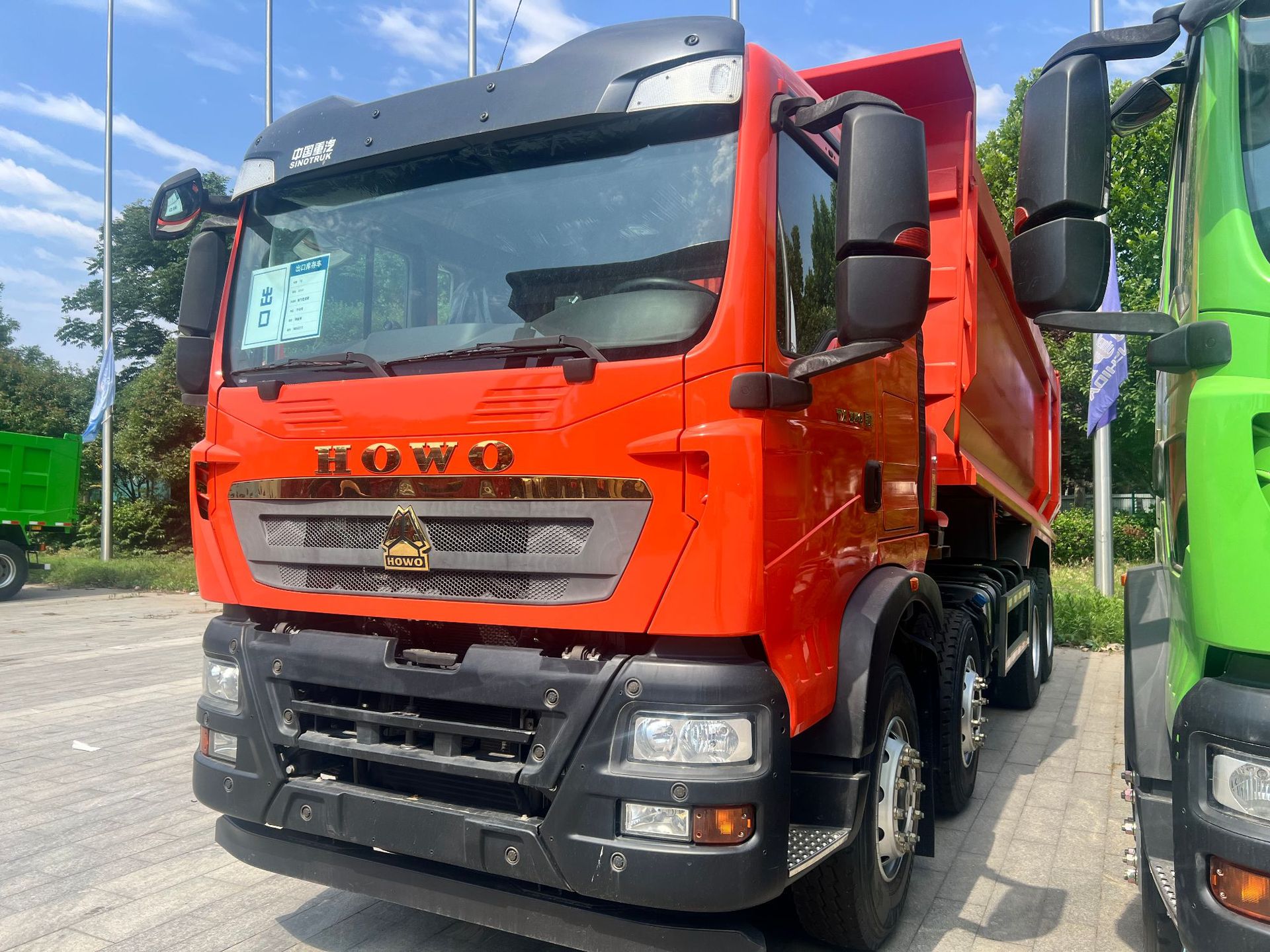 In-Stock Used Howo Dump Truck, Euro 2 Emission Standard, Self-Unloading Design, Specialized Truck for Construction Site and Mining Transport