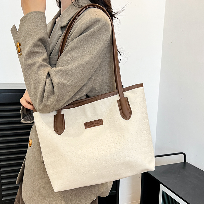 Bolsa de gran capacidad para mujeres 2024 nueva bolsa de hombro de trabajo casual, sensación avanzada de estudiantes universitarios en clase, bolsa de viaje