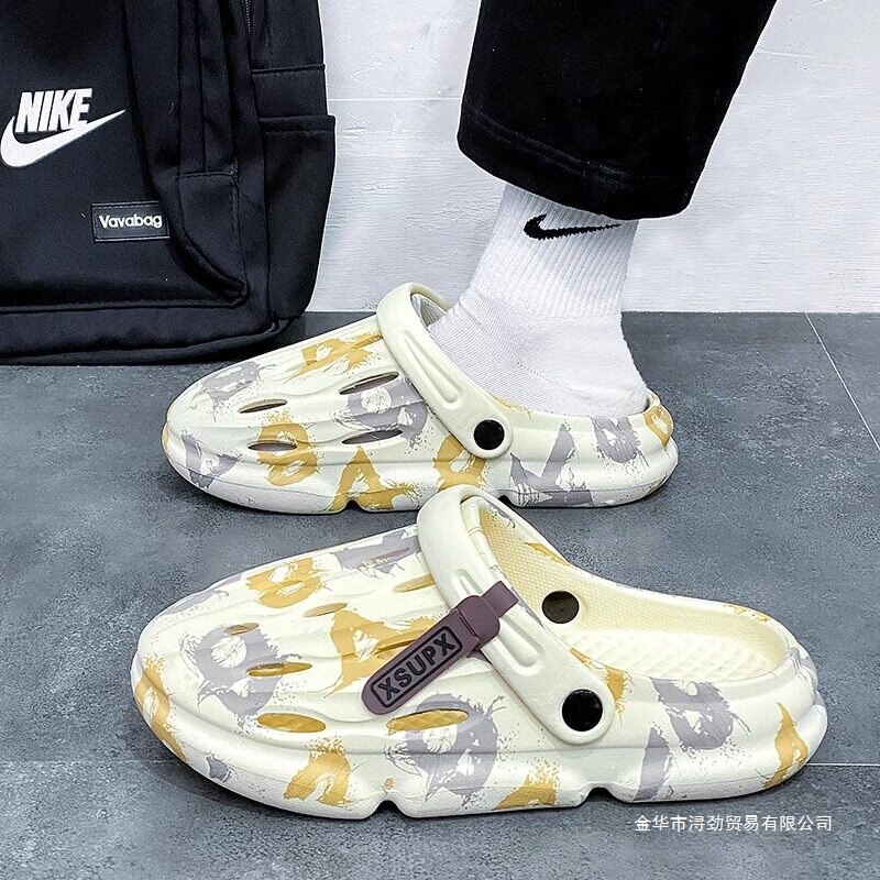 Men's Croc Shoes 2026 New Summer Outdoor Slippers with a Soft Cushioning Feel, Teenagers' Non-Slip Closed-Toe Dual-Use Beach Sandals