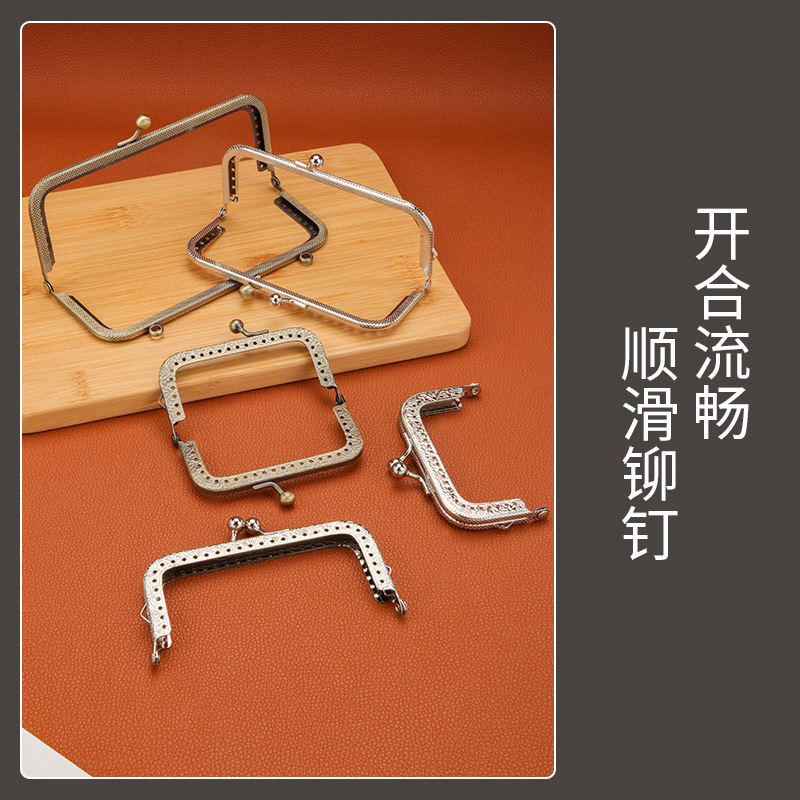 Plata azul antiguo cuadrado en relieve cuentas de retroceso correa oreja oro al por mayor bolso bisagra bolso diy equipaje accesorios de hardware