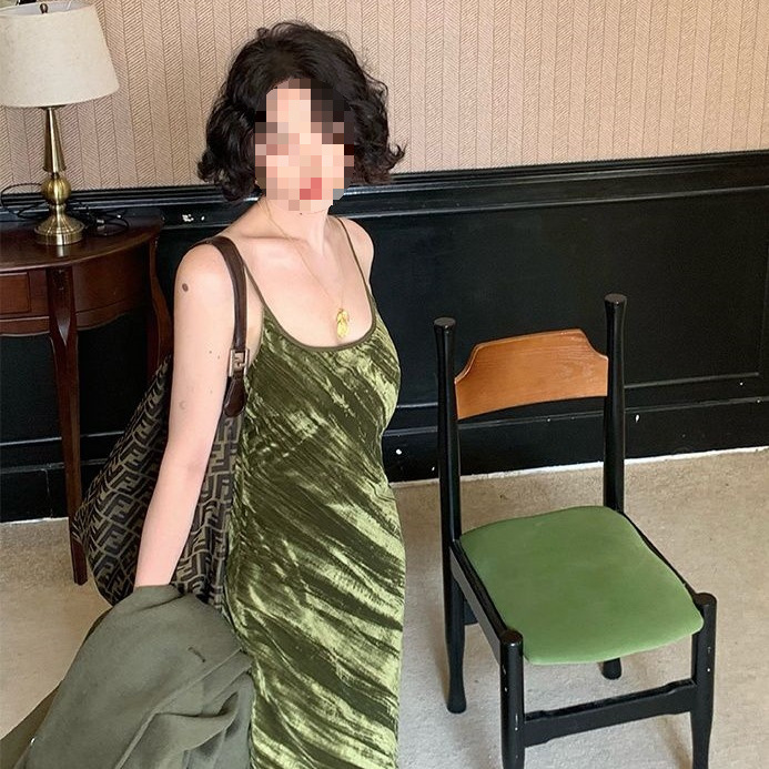 2025秋冬季新打底裙收腰显瘦丝绒吊带连衣裙感礼服长裙女