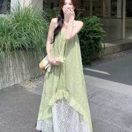 法式甜美2026碎花夏季拼接新款海边吊带度假气质不规则连衣裙裙子
