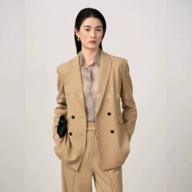 女式毛呢外套;休闲裤;女式衬衫