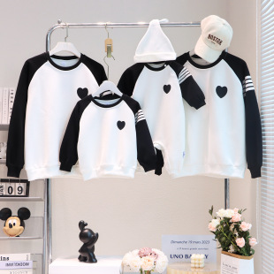 2025 Autum Family Sweatshirt for a Family of Three and Four New Simple Mother-Child and Mother-Daughter Baby Jumpsuit Heart