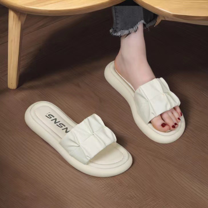 2026 zapatillas de verano de estilo de moda de una palabra zapatillas de mujer con falda de playa zapatillas frías