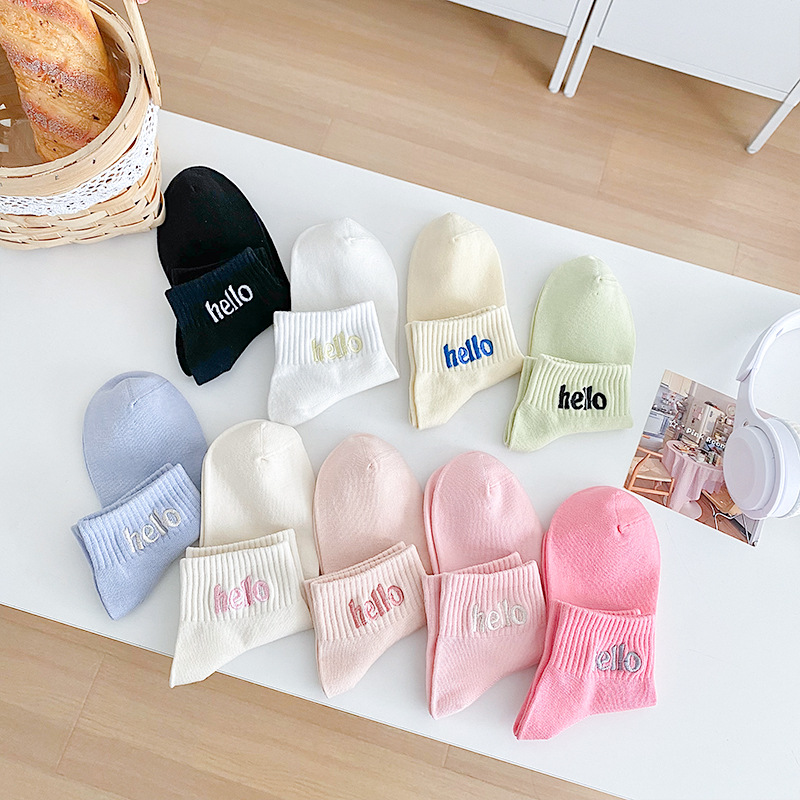 Calcetines de verano mujeres bordadas letras de color sólido peinadas calcetines de algodón estilo universitario coreano versátil calcetines de mujer Zhu Yanye