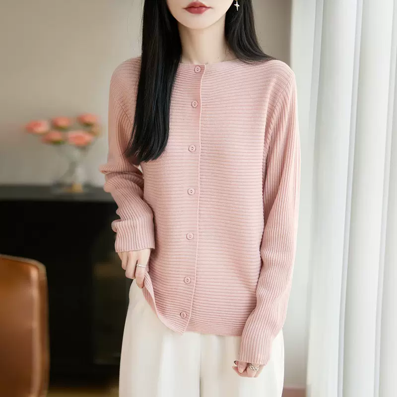 2026年春夏新款精纺羊毛圆领针织开衫长袖女弹簧纹宽松上衣外套