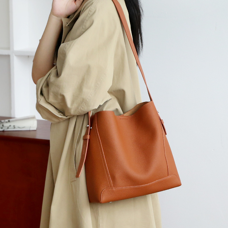2024 New Women's Bucket Bag Luxury Niche Design Genuine Leather Large Capacity Commuter Shoulder Crossbody Bag - Thumbnail 4