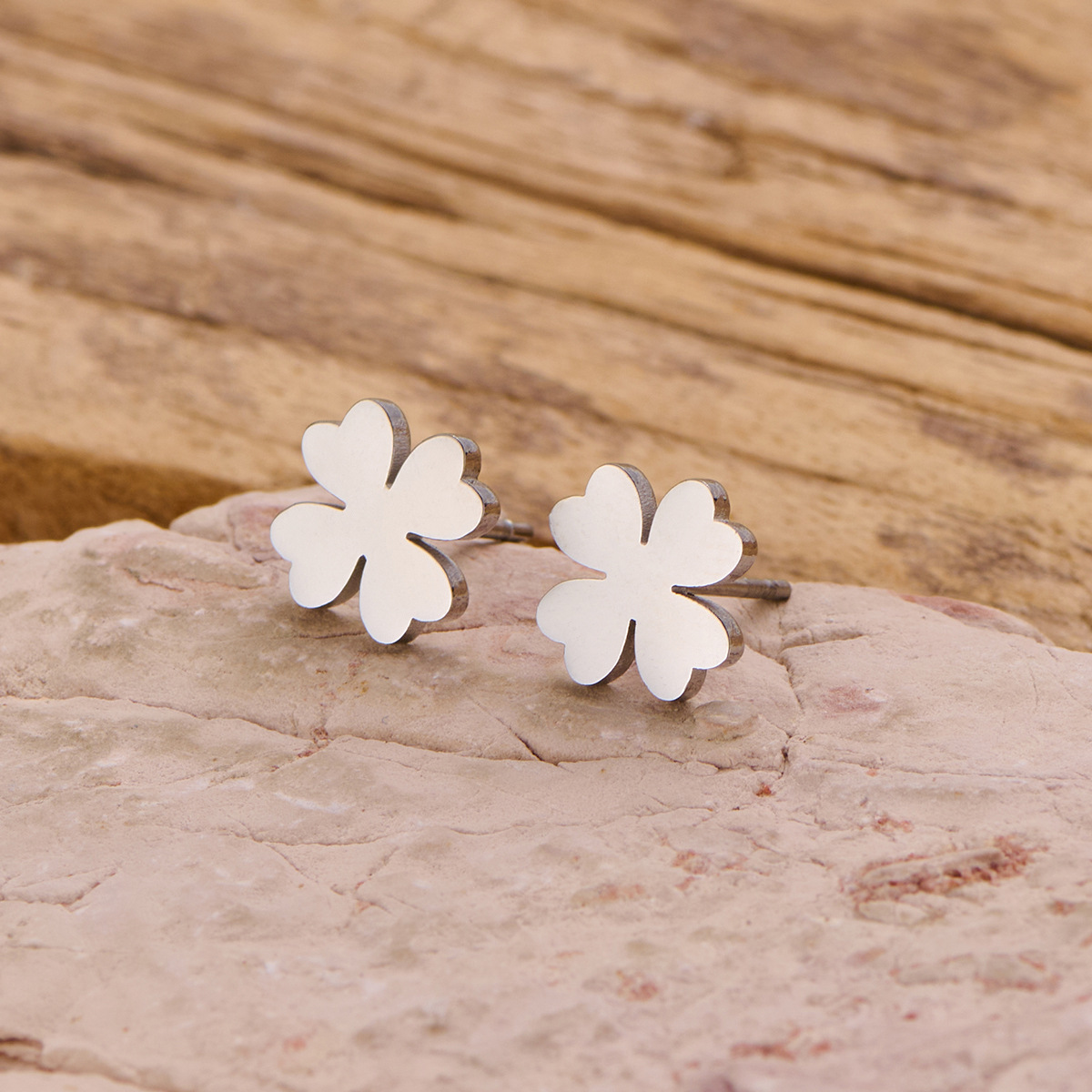 Nuevos productos de comercio exterior transfronterizo: pendientes minimalistas de acero inoxidable con diseño de flor, palmera y corona, estilo japonés y coreano, disponibles para venta al por mayor. image 19