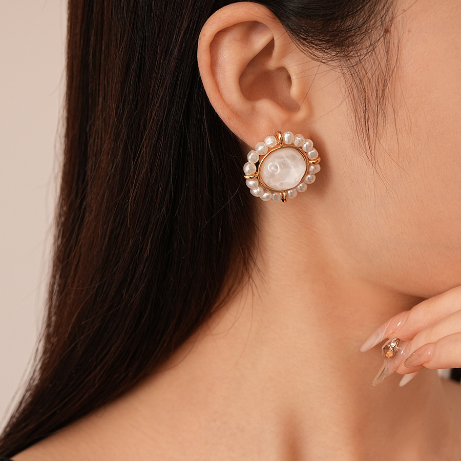 30g Weight 0.03µm Gold Plating Thickness Electroplating Gold Plating Process Alloy Ear Needle Material Copper Plated Plating Material Ear Studs Classification 1 Pair Quantity Holiday, Daily Occasion Alloy Material Flower Pattern Women's Gender Elegant, Retro Style Enamel Craft 1 Pair Elegant Retro Flower Enamel Alloy Drop Earrings Ear Studs 8