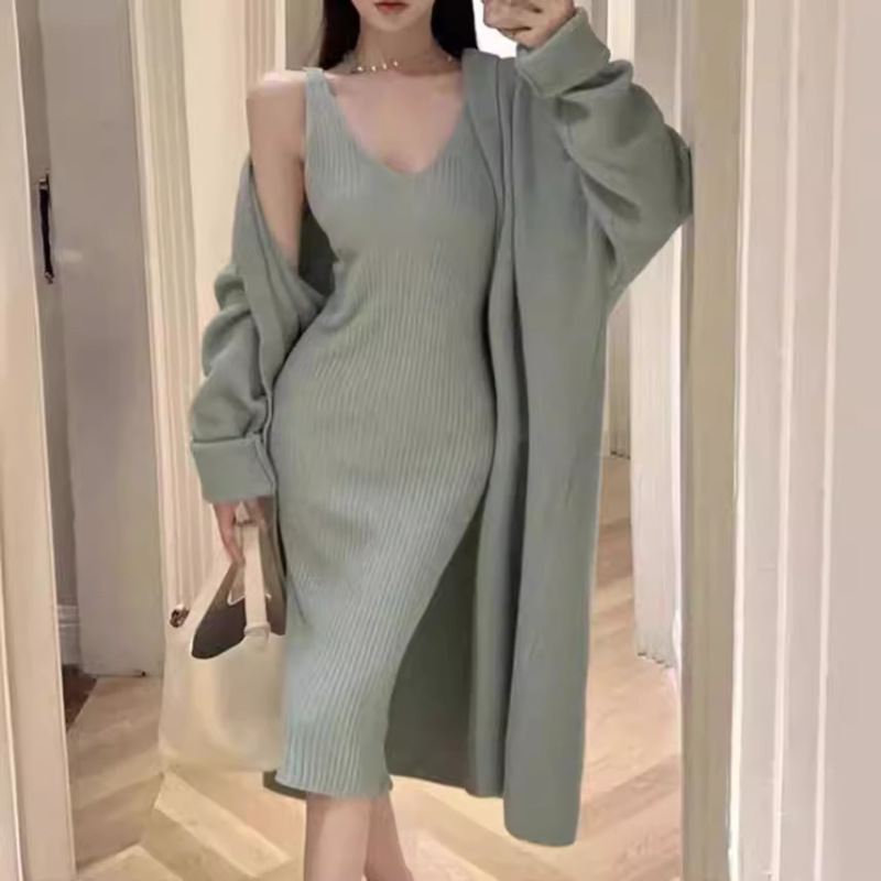 フランス式の怠惰な純色の長いニットのカーディガンの女性の長いvネックのストラップのワンピースの気質のセーターの2つのセット|undefined