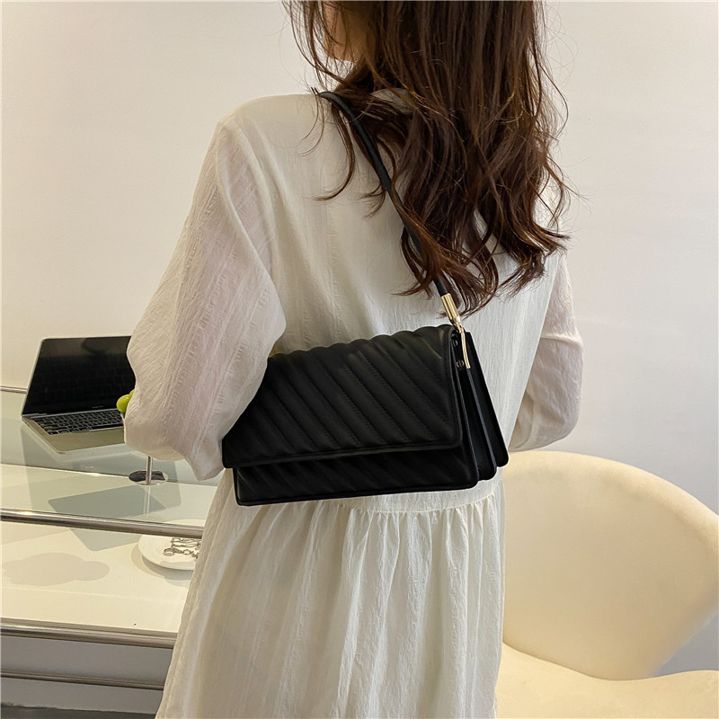 Bolsas de mujer de color sólido retro 2022, bolsas de hombro de estilo moderno, bolsas de ocio simples.