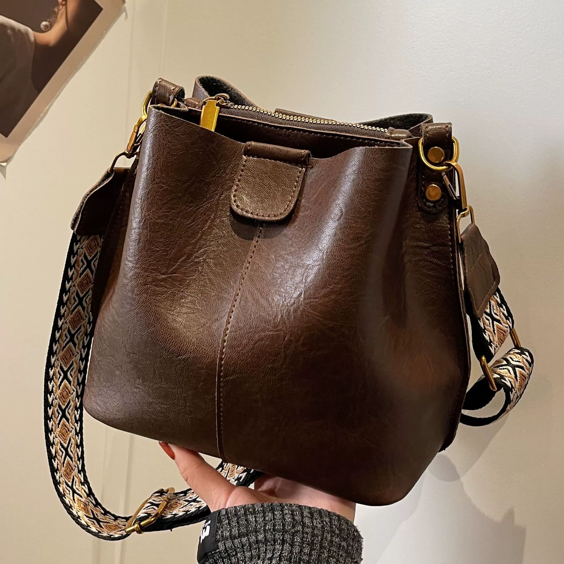 Demi-season straps, fashionable one-shoulder bag, 2023 collection, high-end