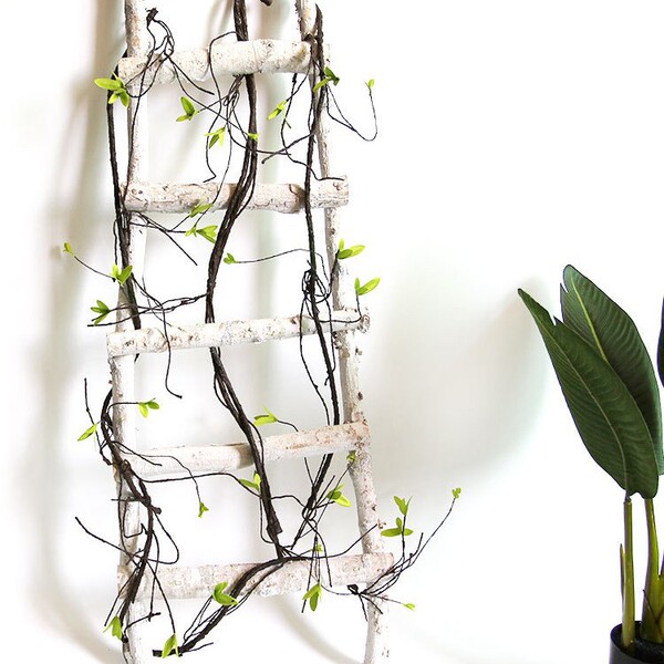 Simulated tree vines