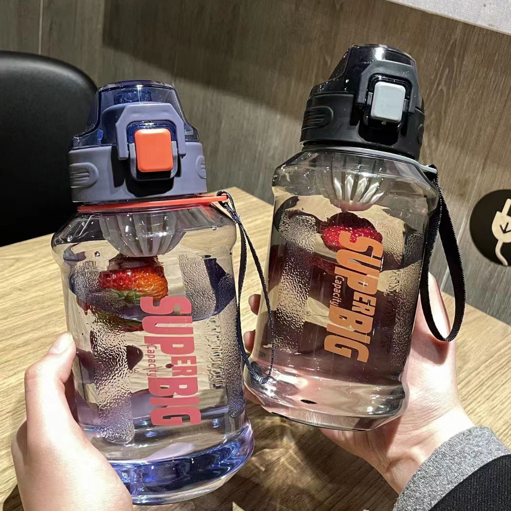 Fábrica personalizada EITONGPC taza espacial roja 800ml taza de agua de barril de aluminio taza de plástico portátil taza de bebida directa