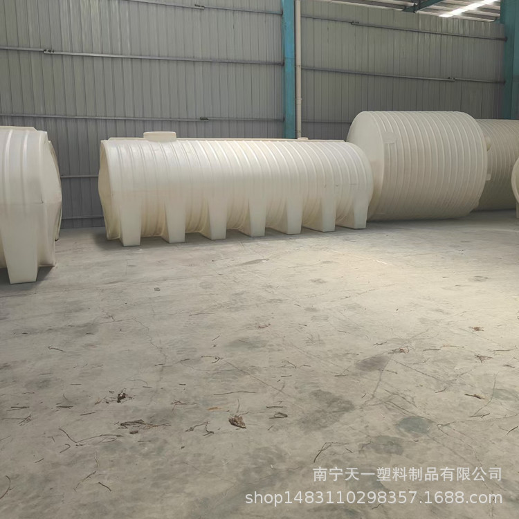 海南海口20吨卧式PE塑料桶,15吨长方形水箱水塔,10吨卧式化工储罐