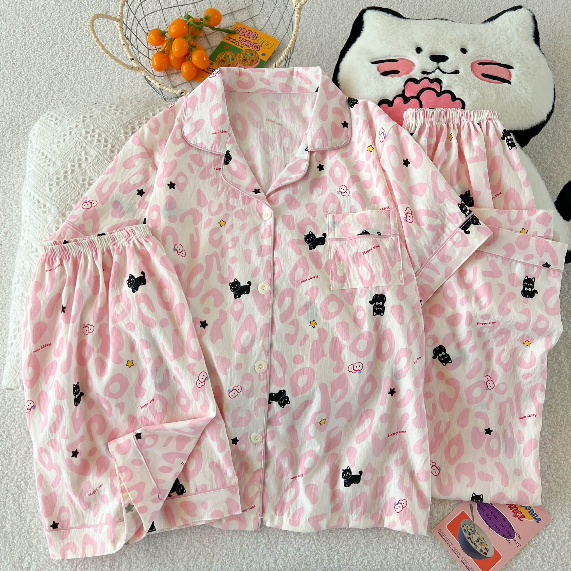Al por mayor transfronterizo nuevo pijama de mujer tres piezas cardigan con solapa mangas cortas pantalones cortos KT gato dibujos animados cubierta de ropa doméstica