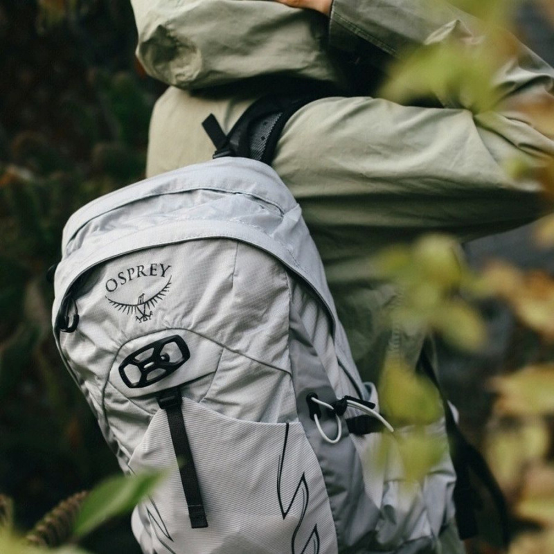 小鹰升/升户外运动登山徒步旅行轻便通勤冲顶轻量化双肩背包包邮|undefined