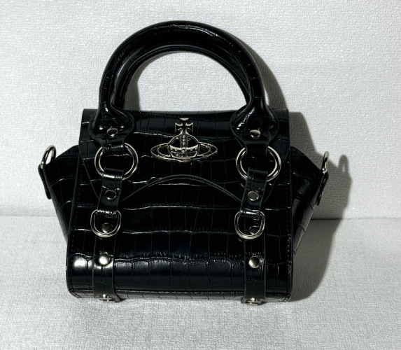 검은 악어 베티