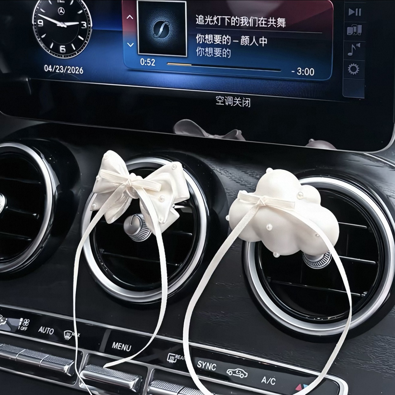 Original handmade high-end pearl cloud air vent fragrance diffuser car perfume air conditioner vent decoration