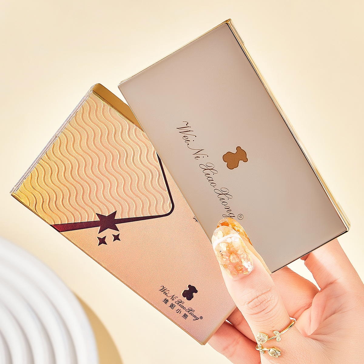 Winnie the Pooh Diamond Two-Color Charm Mashed Potato Highlighting Powder Is Highly Recommended by Students and Internet Celebrities