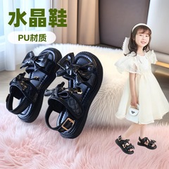 子供サンダル女性の夏のソフトソール 2025 新しいファッションビーチ少女プリンセスシューズ中型および大型子供女の子の靴