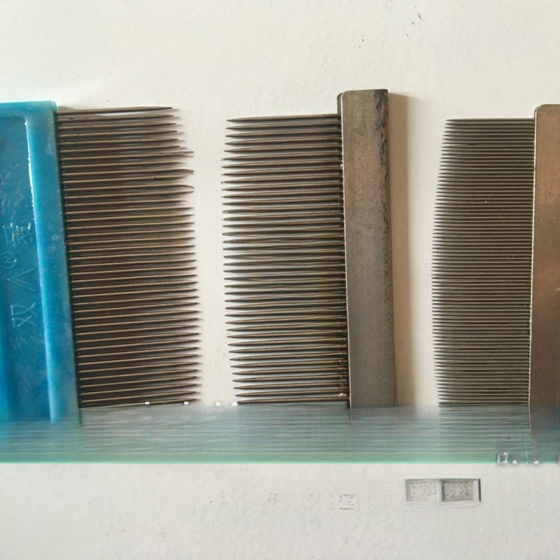 Tools and Machinery Used in Textile Factories 42/84 Teeth Weaving Nylon Comb with Iron Comb for Cloth Repair and Others