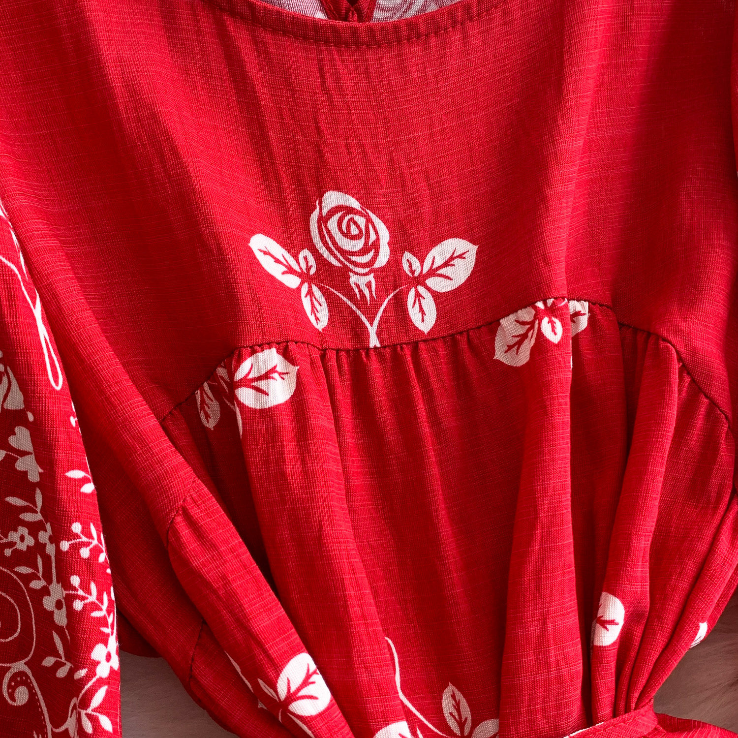 Women's French Retro Red Floral Print Dress Round Neck Three Quarter Sleeve Slimming Waist Full Skirt Ruffles Summer Style_ecoleips.com